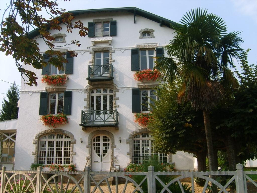 AIEC CAMBO